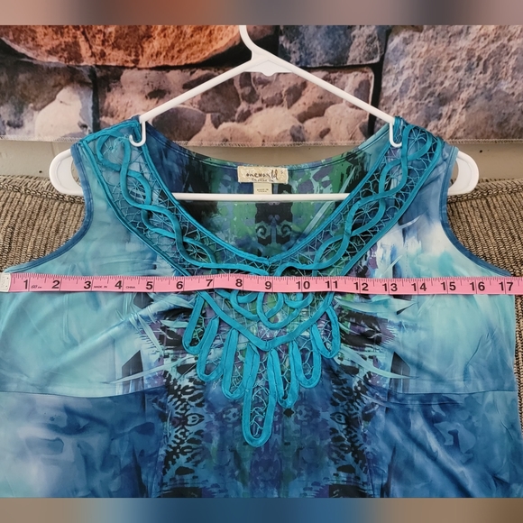 One World Dress - Picture 5 of 6